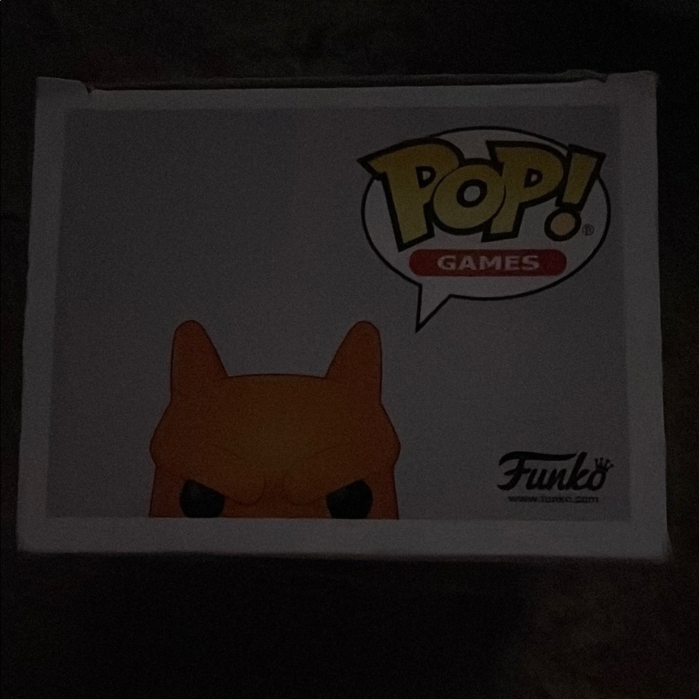 Charizard Vinyl Figure - Picture 2 of 4